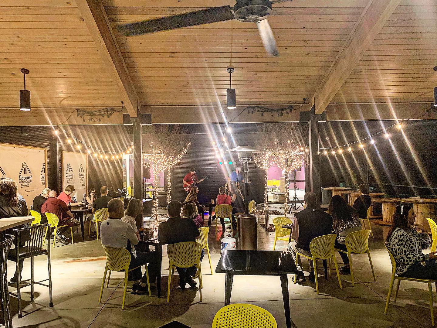 Photo of live music on the patio at Papa Dubi's restaurant in Albertville, AL